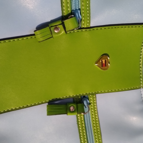 Vintage blue/green Tommy Hilfiger purse in good sh - Picture 6 of 10